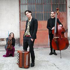 Giulia bertasi trio | narrazioni sonore per scenari possibili